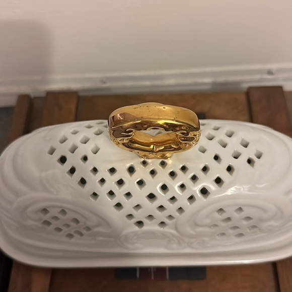 Unique Porcelain Treasurers Lattice Look Butter Dish w/Lid & Handle White & Gold - Picture 5 of 7